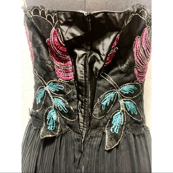 Vintage Ball Gown - Picture 4 of 14